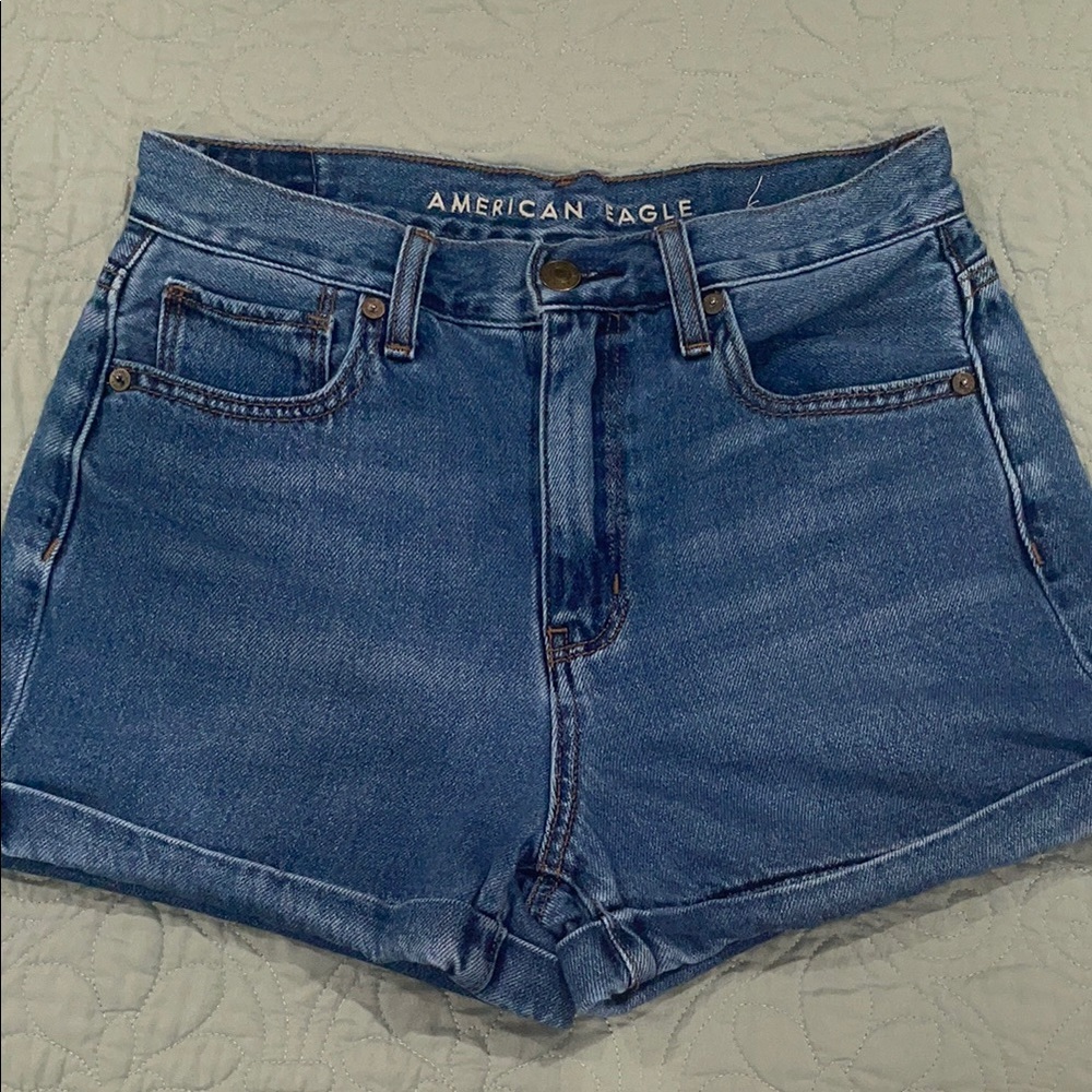 American Eagle Mom short